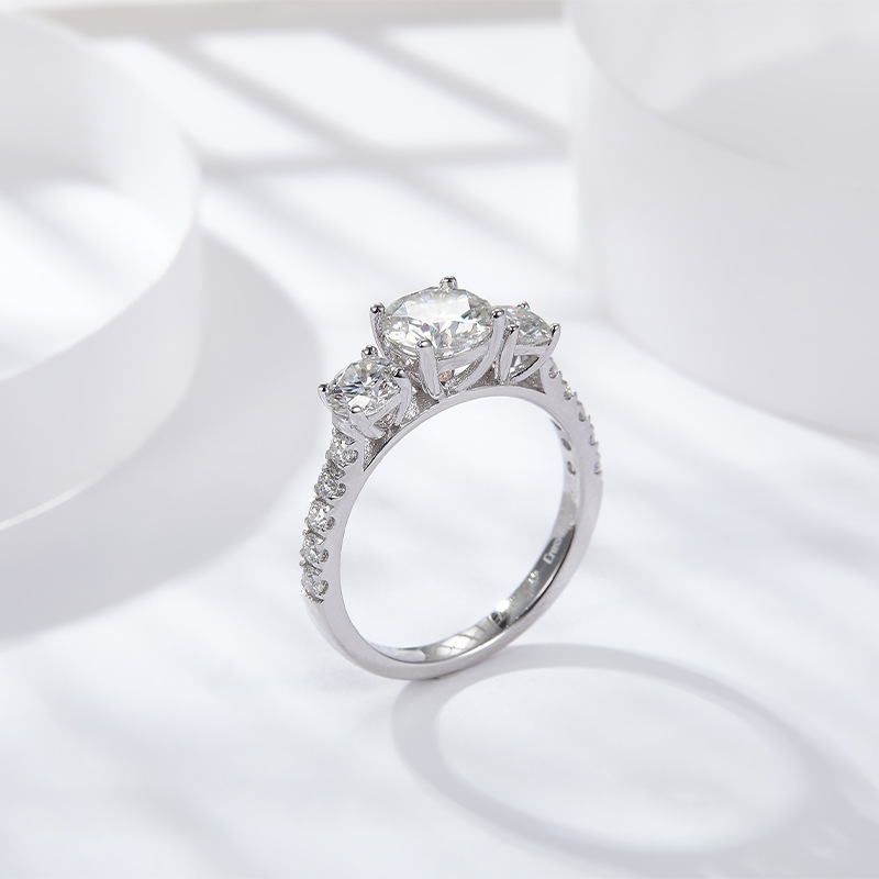 HTOTOH 3 Stone 1 Carat D Color - огляд і ціна Moissanite Engagement Ring 1 Carat